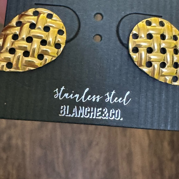 Weave textured teardrop earring - Picture 5 of 5